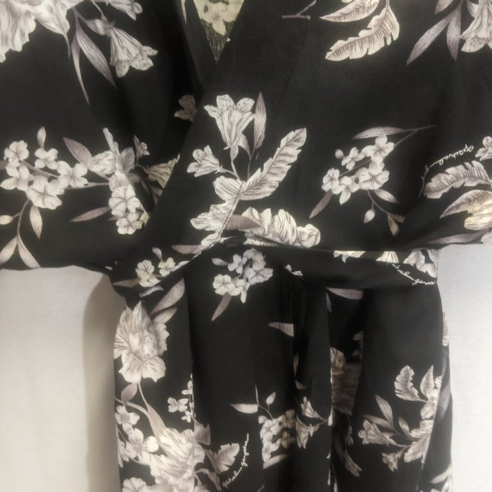 Spiritual Gangster *One Size Maya Kimono in Black Floral - Picture 4 of 16